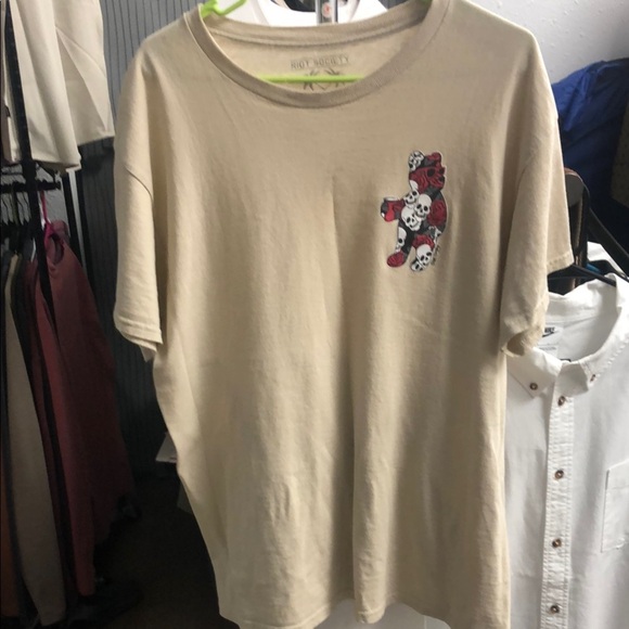 Riot Society Beige Tee with Red and Black Teddy Bear and Skulls - Picture 1 of 5